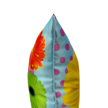 Load image into Gallery viewer, Daisy Throw Pillow