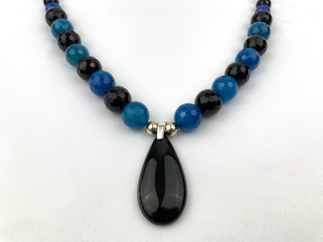 Semi-precious stone necklace with onyx pendant by BlueBird